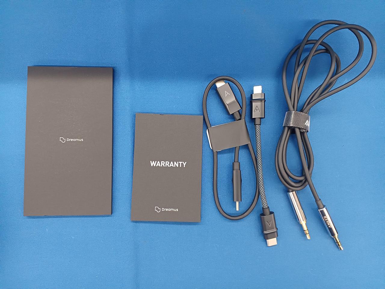 ankerのauxケーブルが付属します
