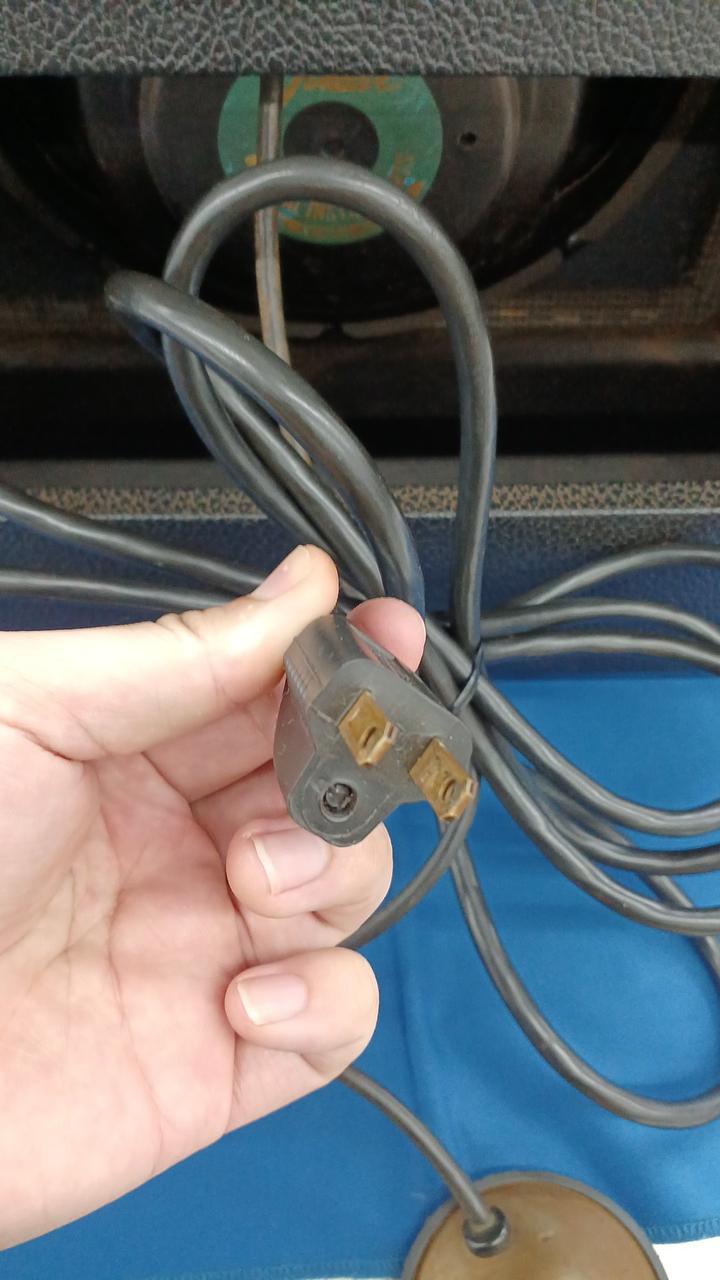 アース折られています。