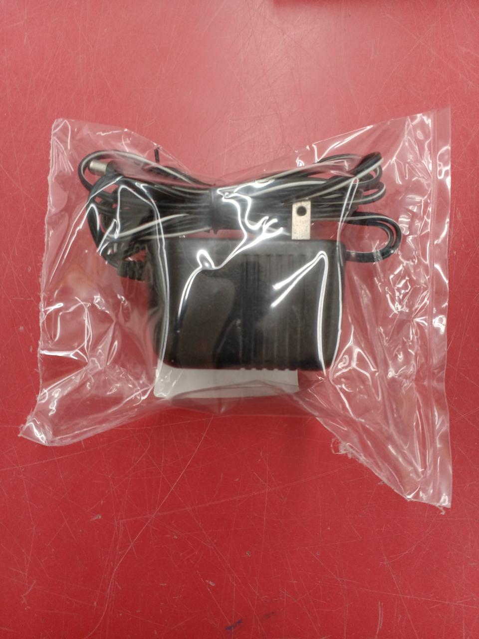 電源ケーブル付属。