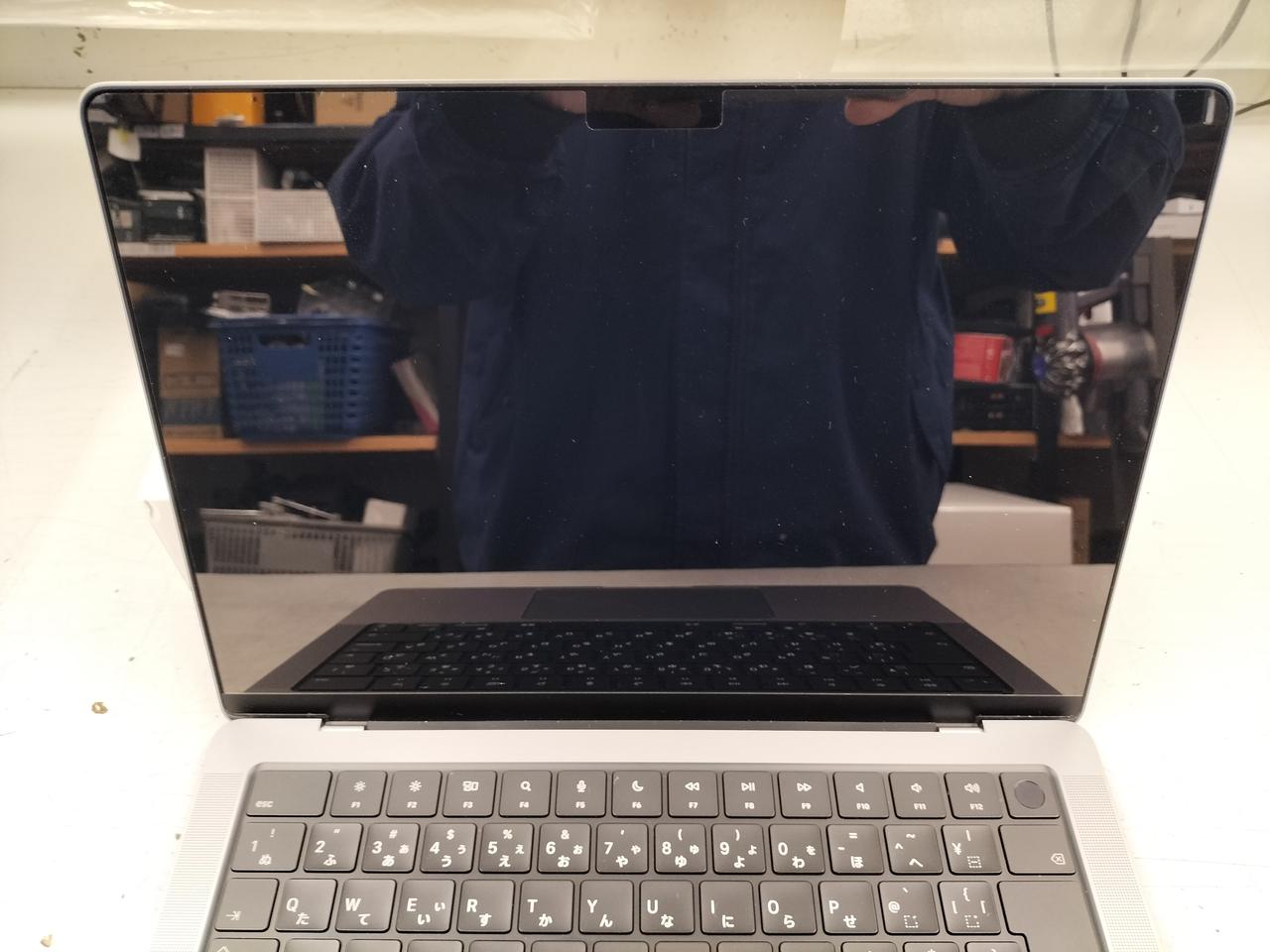 画面フィルム貼られています。