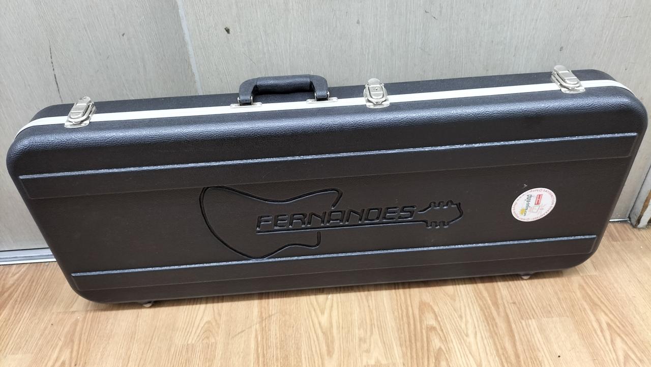 専用ハードケース付属