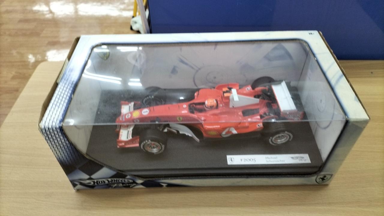 1/18スケール　ミニカー　HOTWHEELS