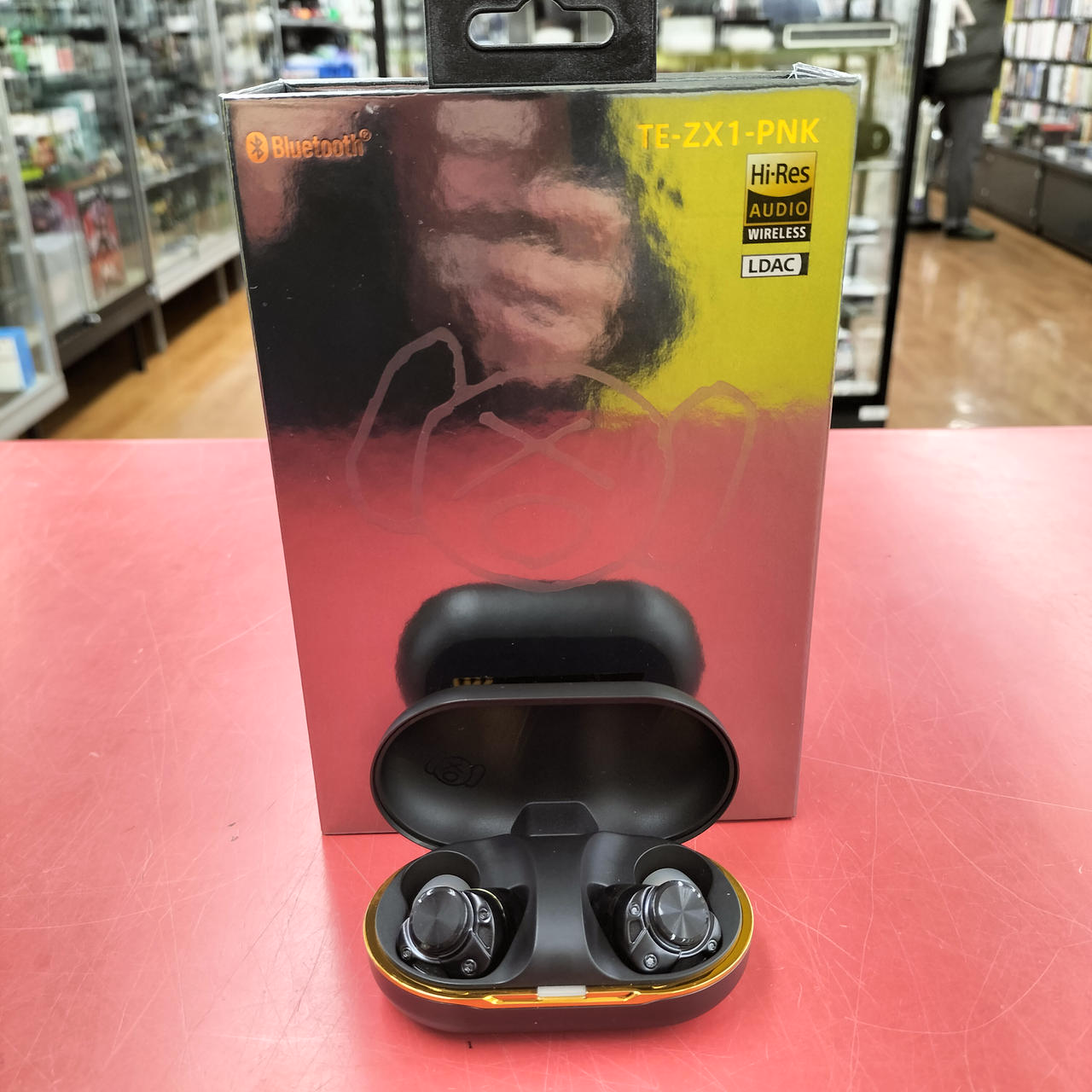 ももクロ AVIOT ワイヤレスイヤホン 新品未開封 ももクロ AVIOT ワイヤレスイヤホン 新品未開封