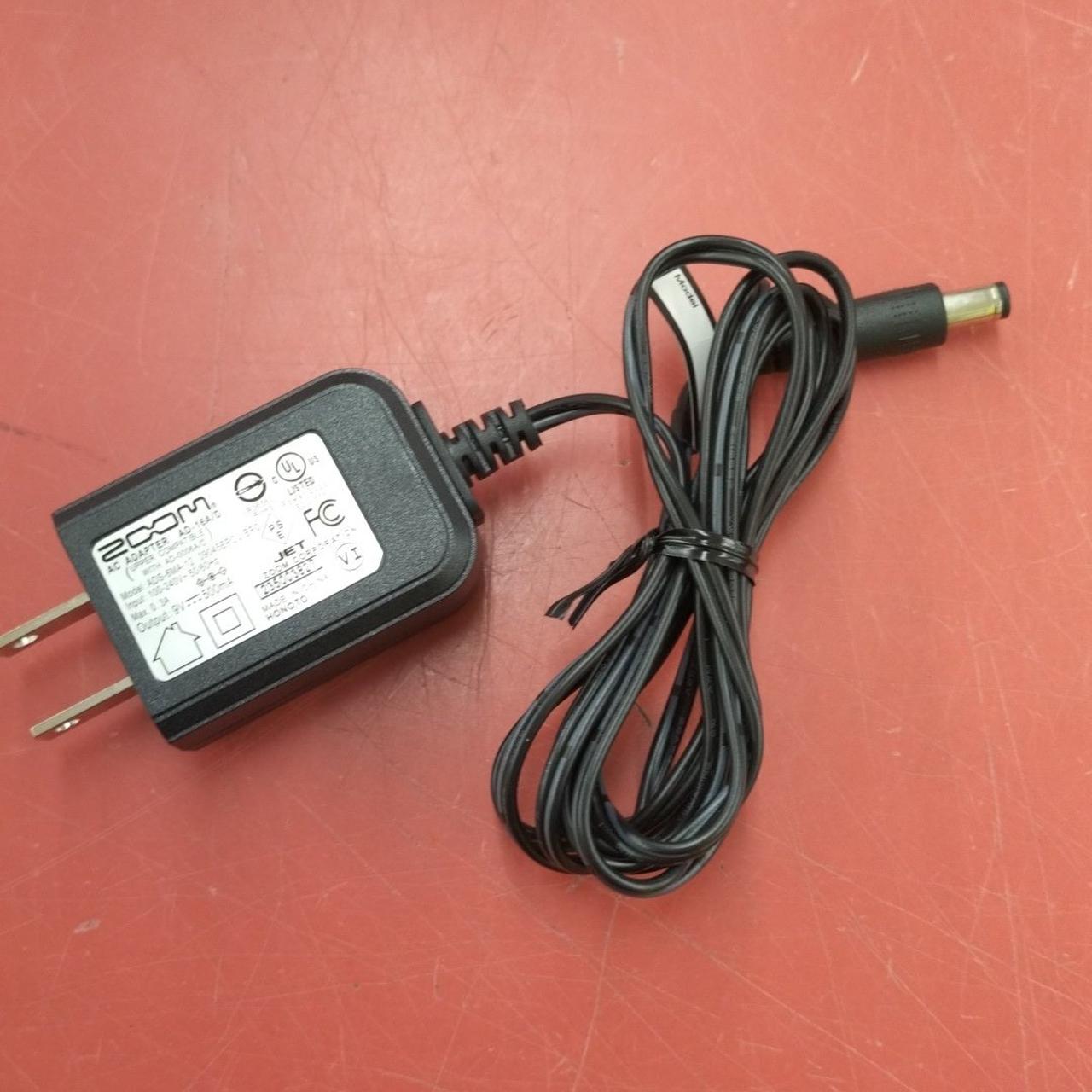 ACアダプター付属。