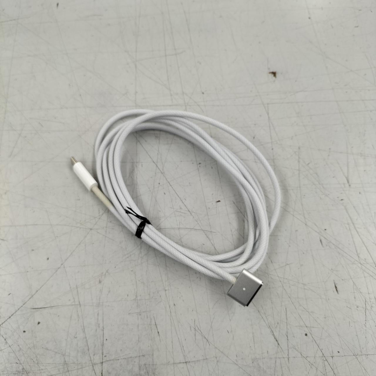 Apple純正ケーブル付属します