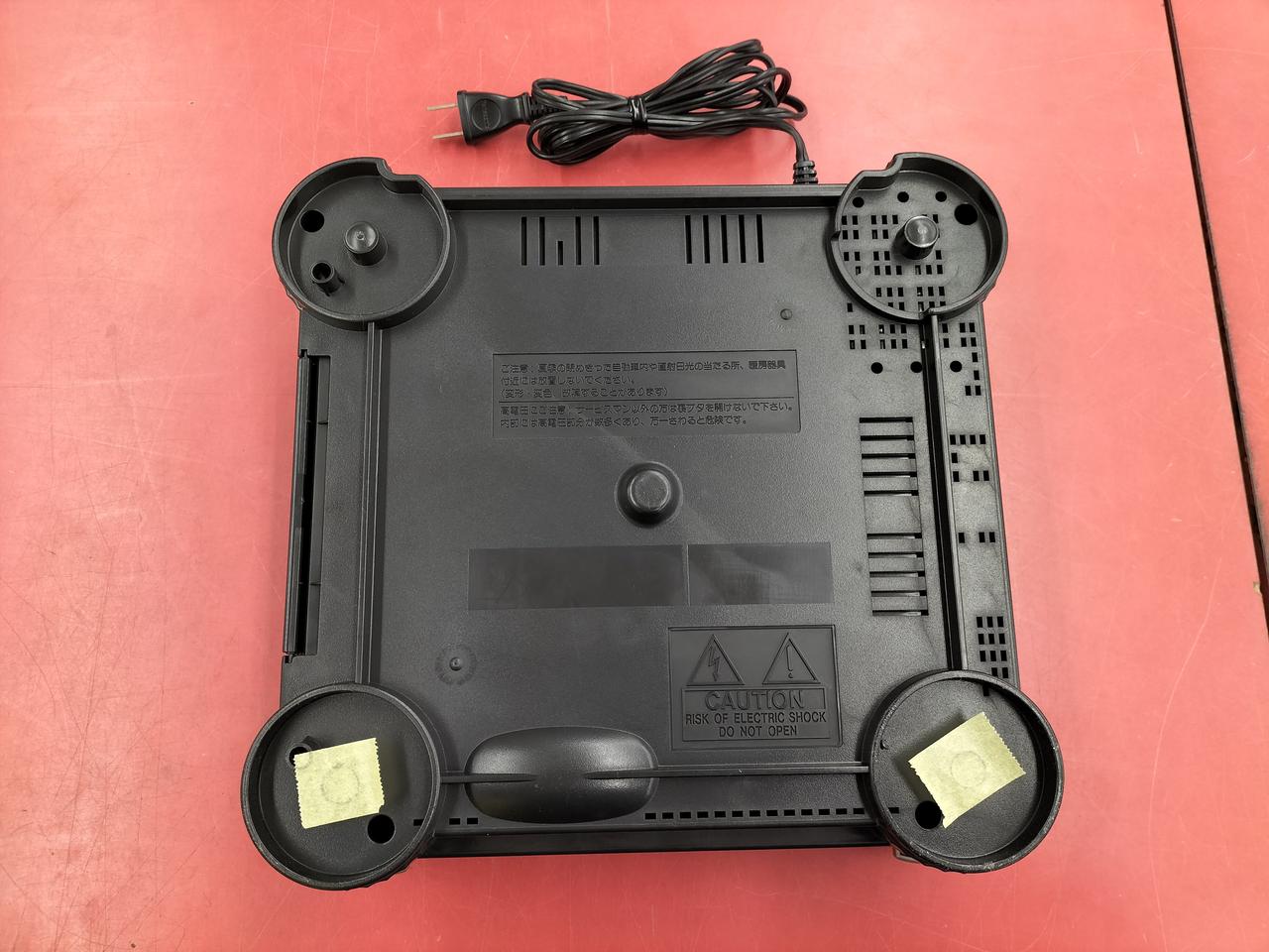 ゴム足にベタつきあり(マスキングテープ)