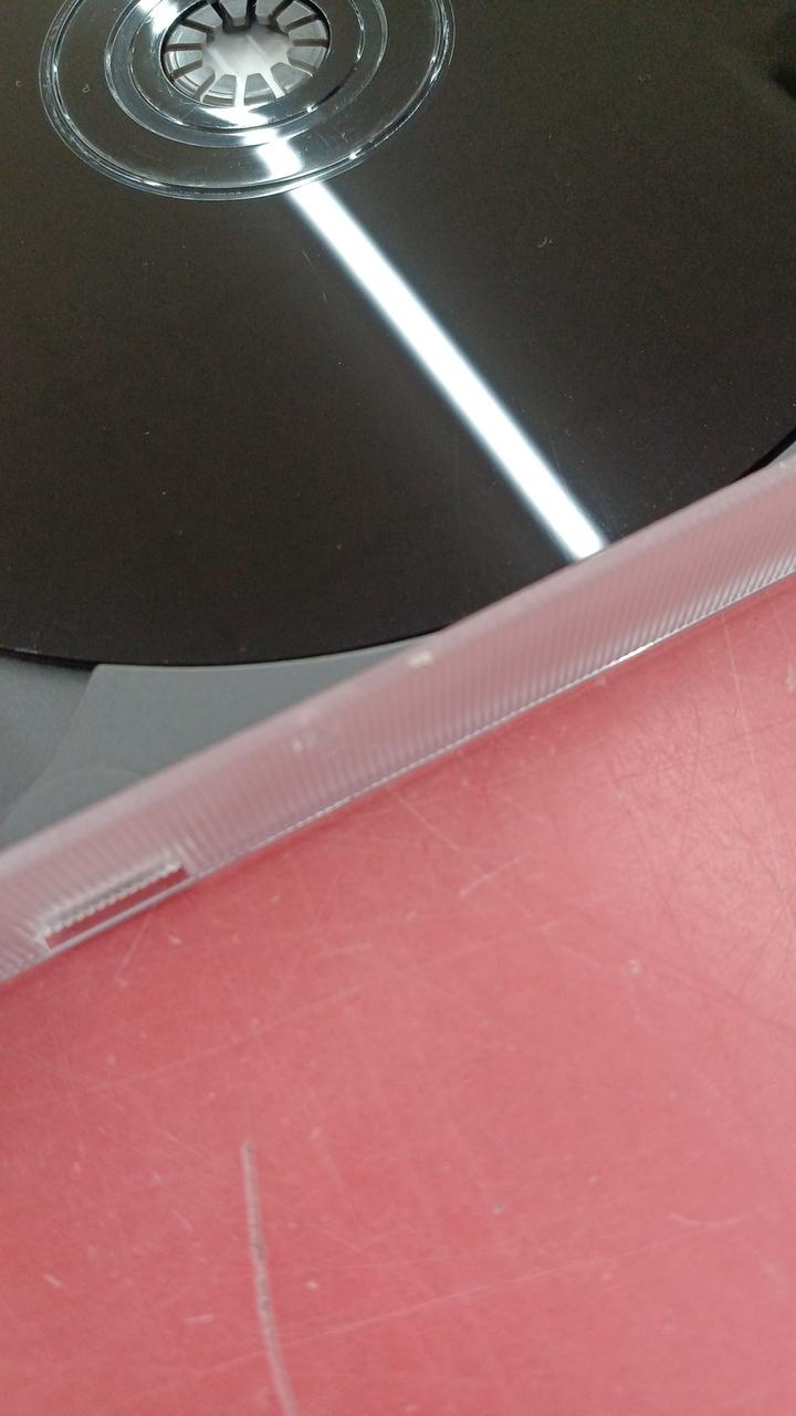 ディスクにキズあります。