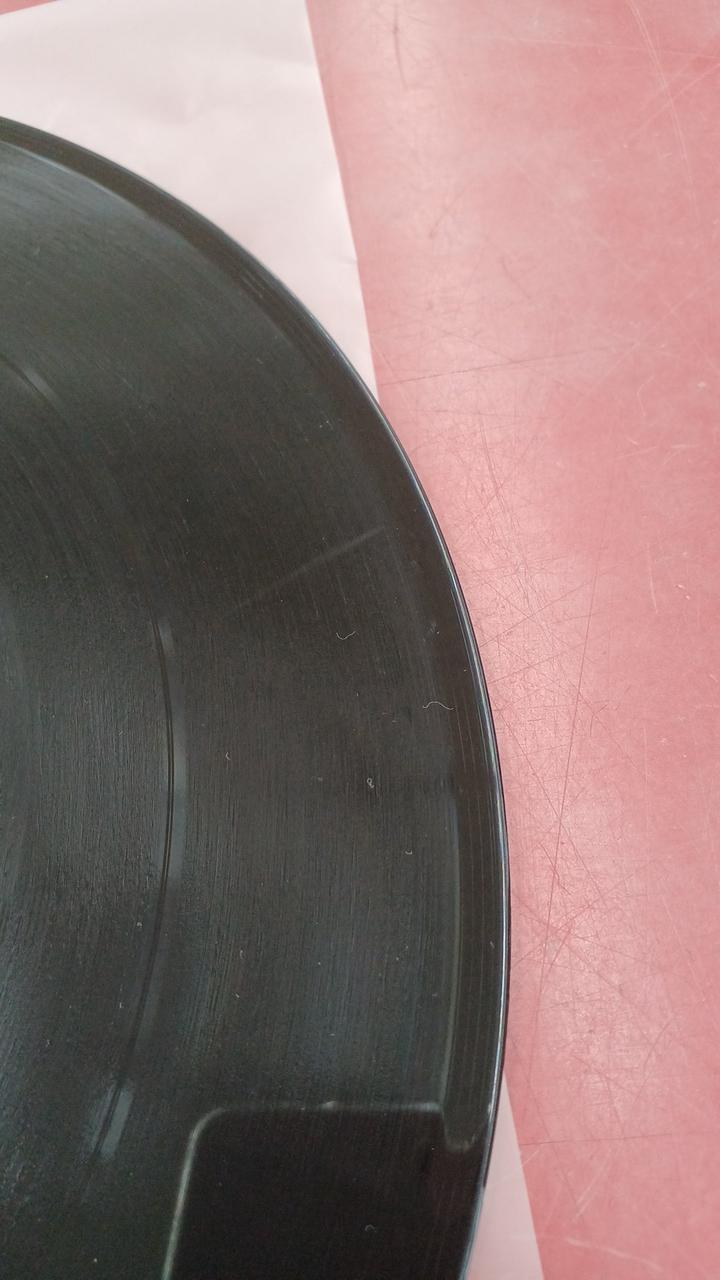 キズあります。