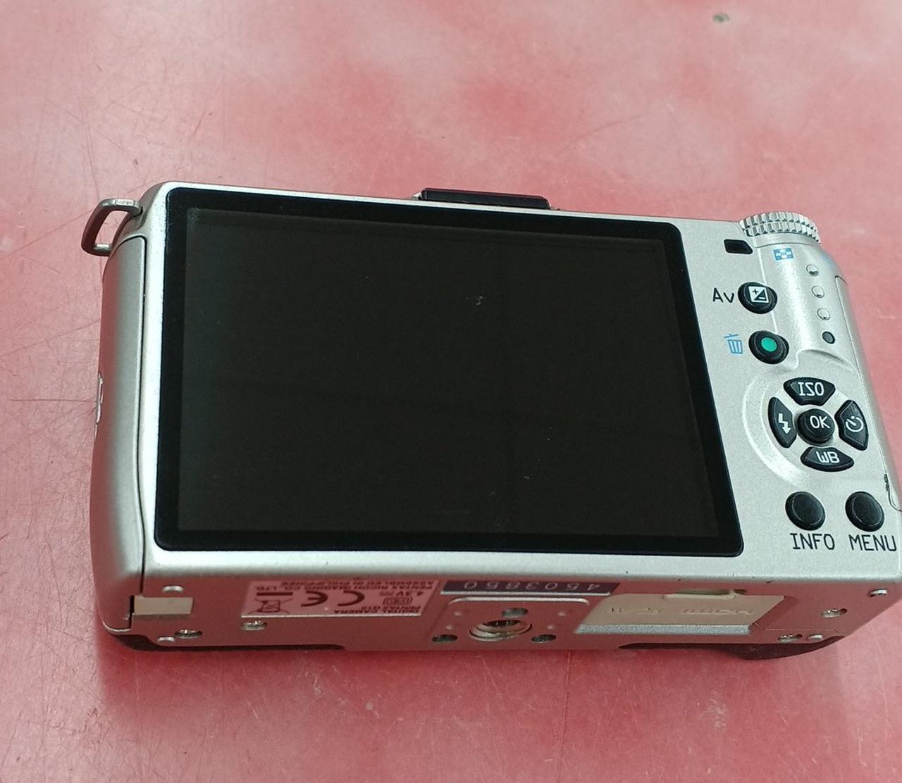 液晶にキズあります。