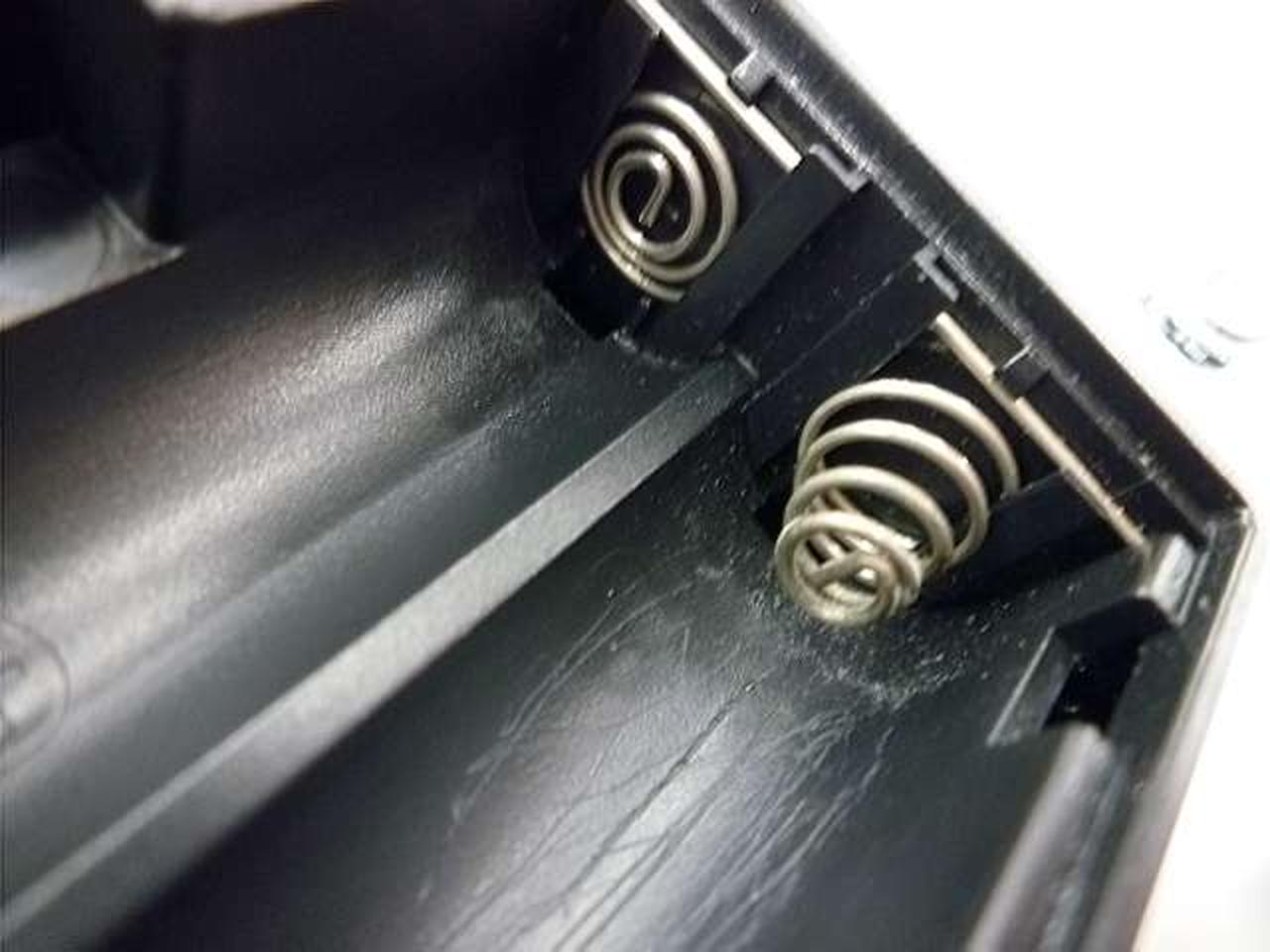 電池の液漏れ痕があります。