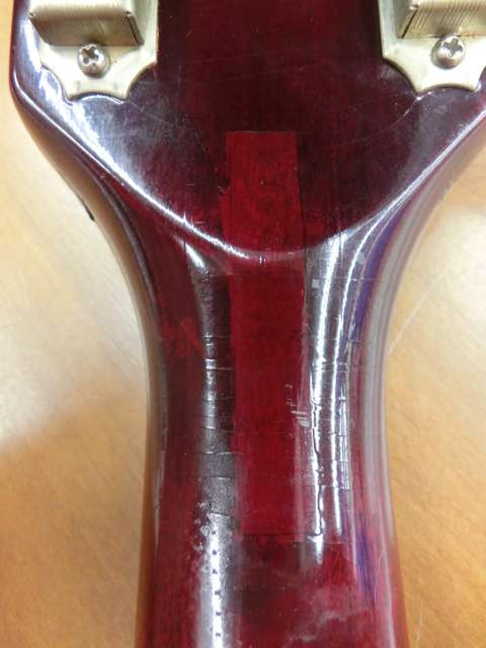 ネック折れの修理痕です。補強されています