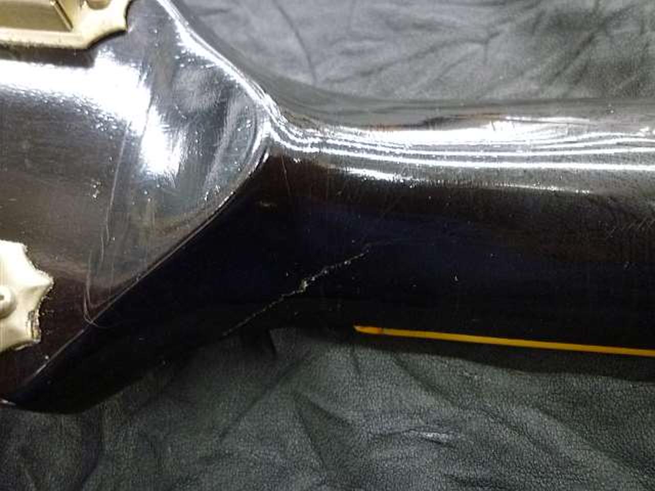 塗装割れがあります。