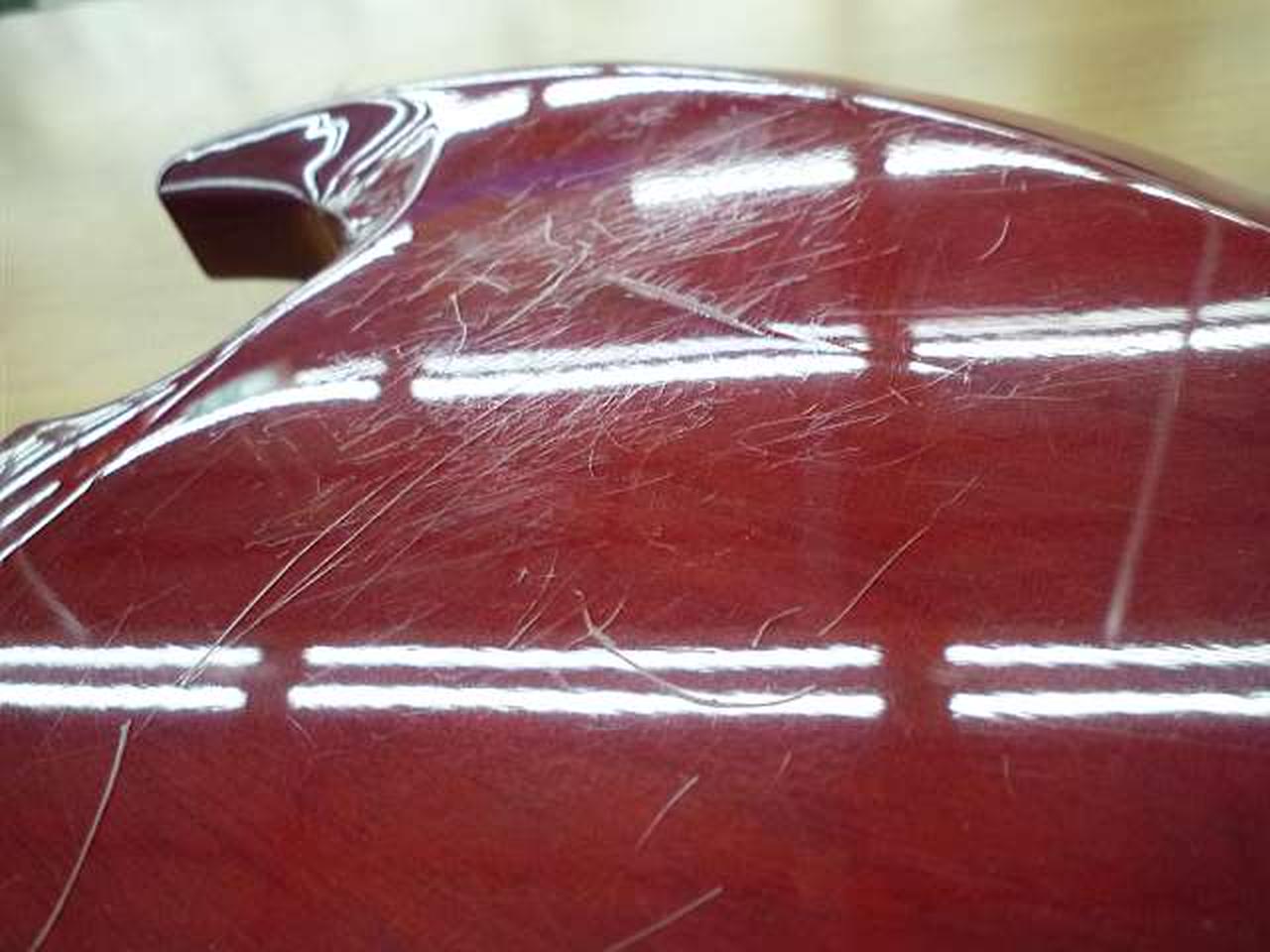 ボディバックにもキズが多数あります。