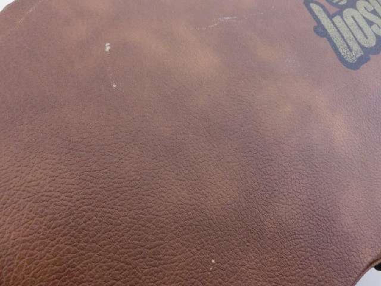 ハードケースにダメージがあります。