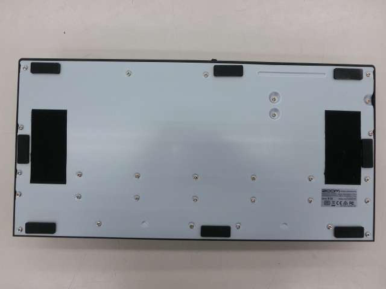 面ファスナーが貼られています。