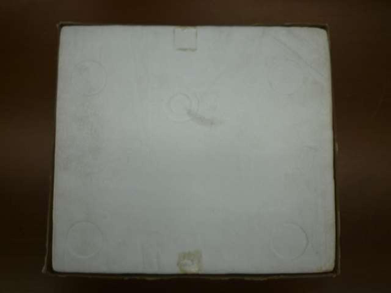 箱にダメージがあります。