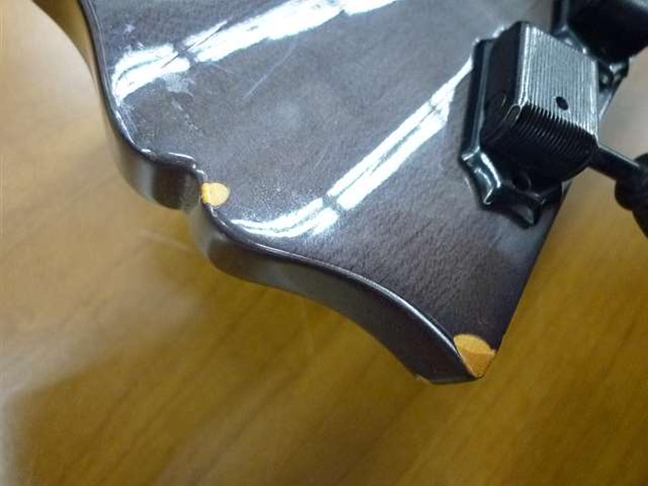 打痕による塗装剥がれがあります。