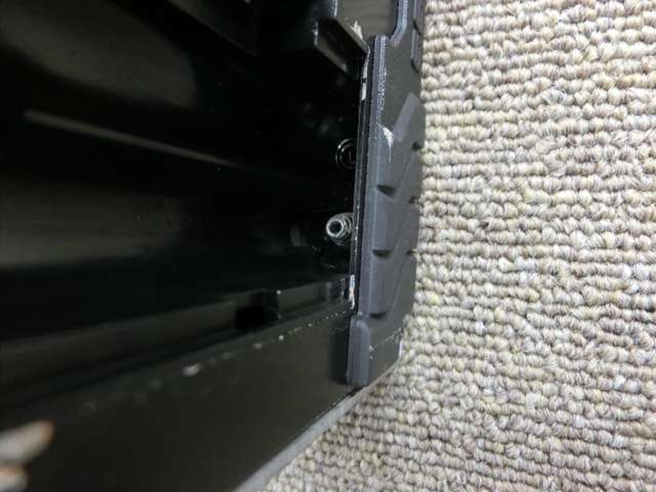 バネ端子に液漏れによるダメージがあります