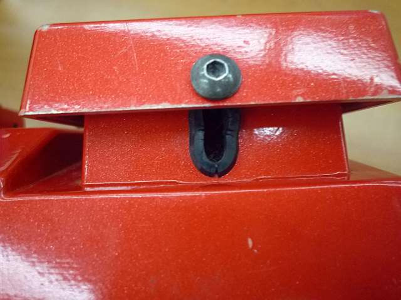 ゴムブッシュひび割れあります。