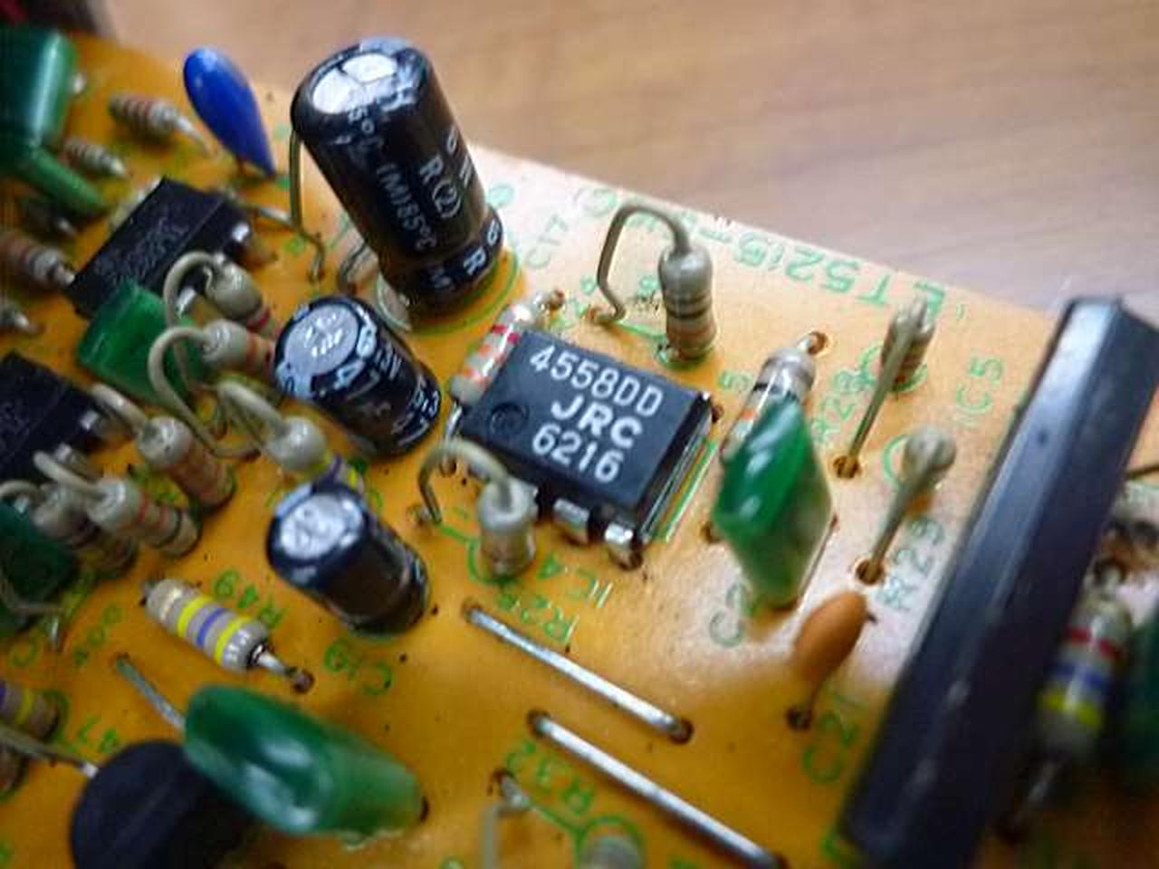 分かりづらいですが、艶ありです。