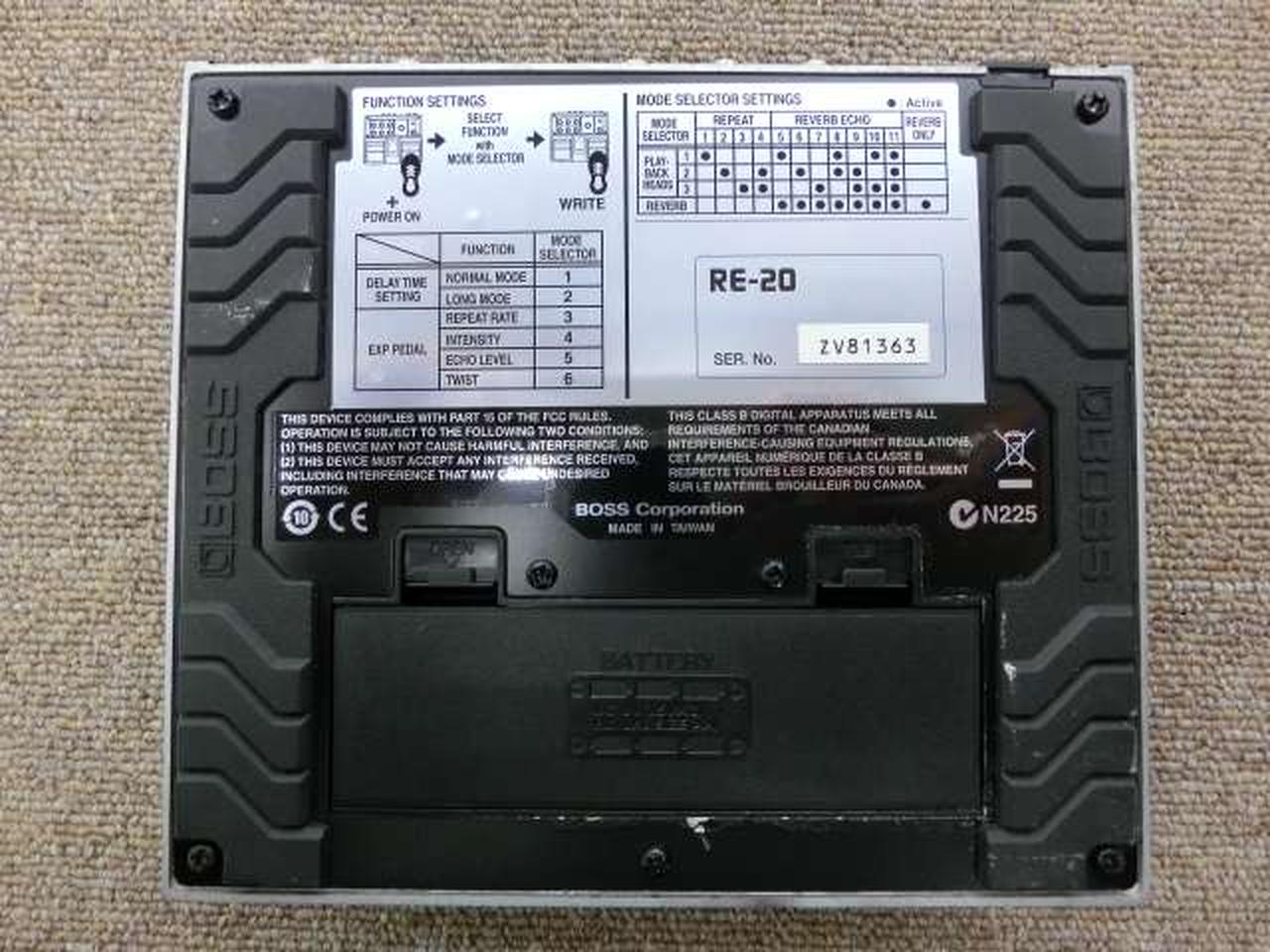 バッテリーボックス付近にキズや塗装剥がれ