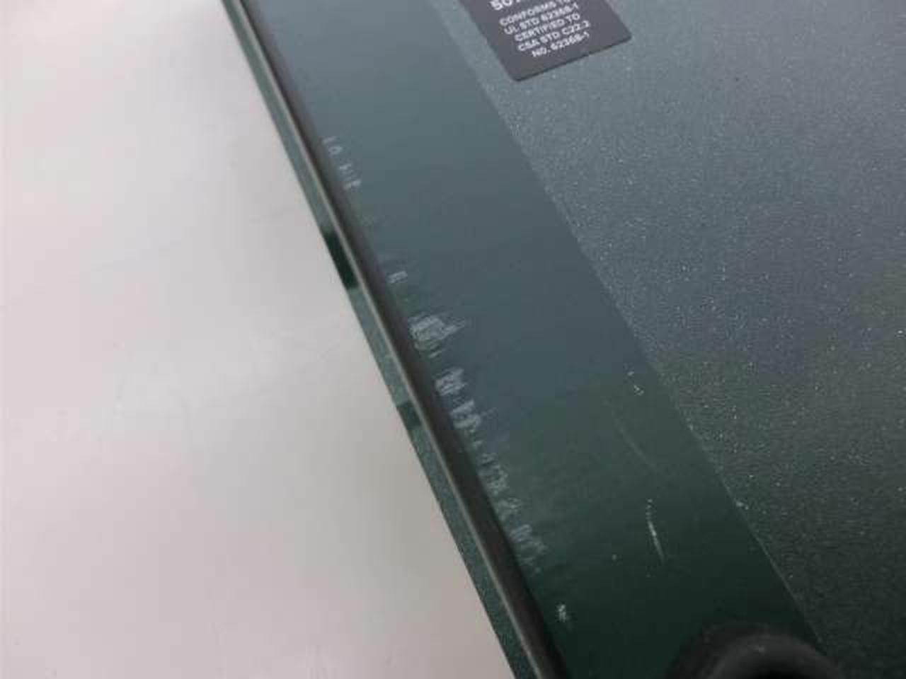 底面の縁にこのようなキズが複数あります。