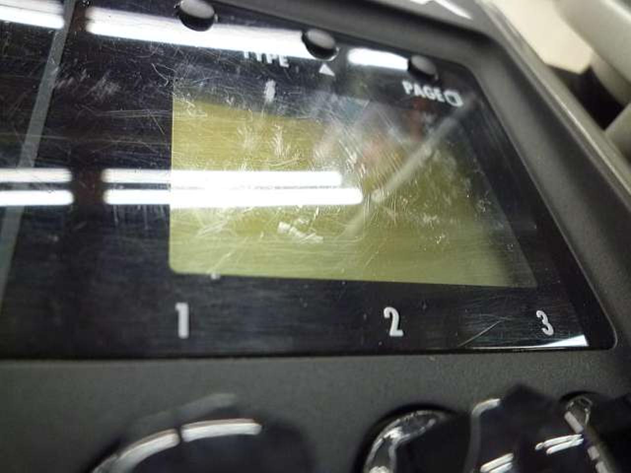 ディスプレイの表面にキズが多数あります。