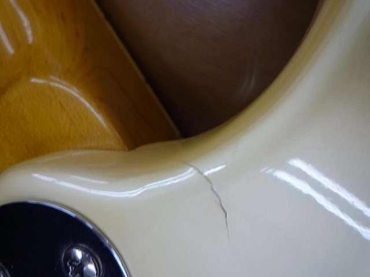 塗装割れがあります。