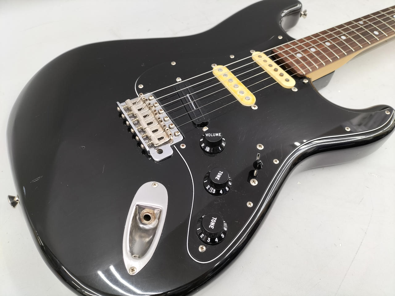 エレキギター 黒　 Fender Japan st-33 F016628 エレキギター 黒 Fender Japan st-33 F016628 エレキギター 黒