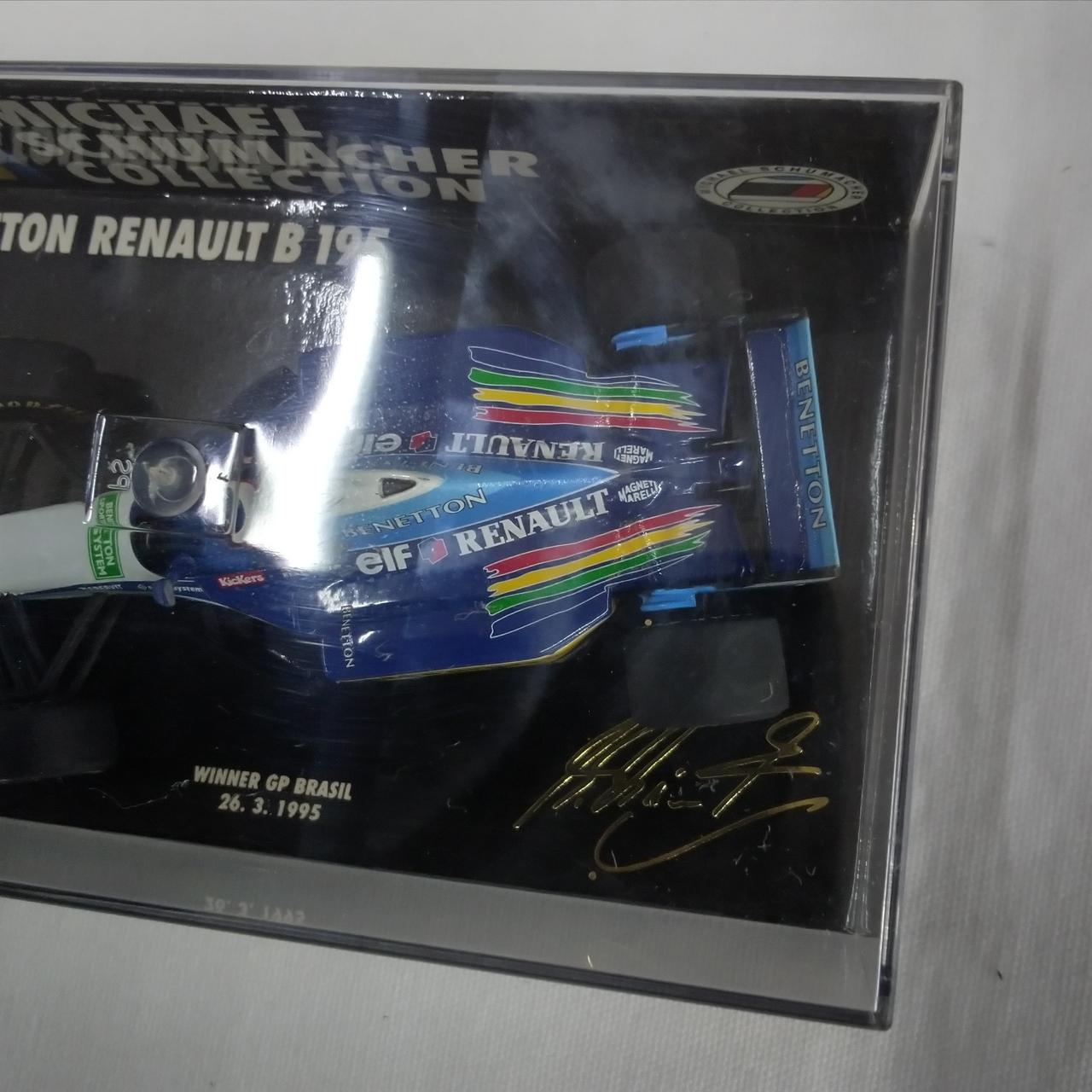 ケースが曇っているところがあります