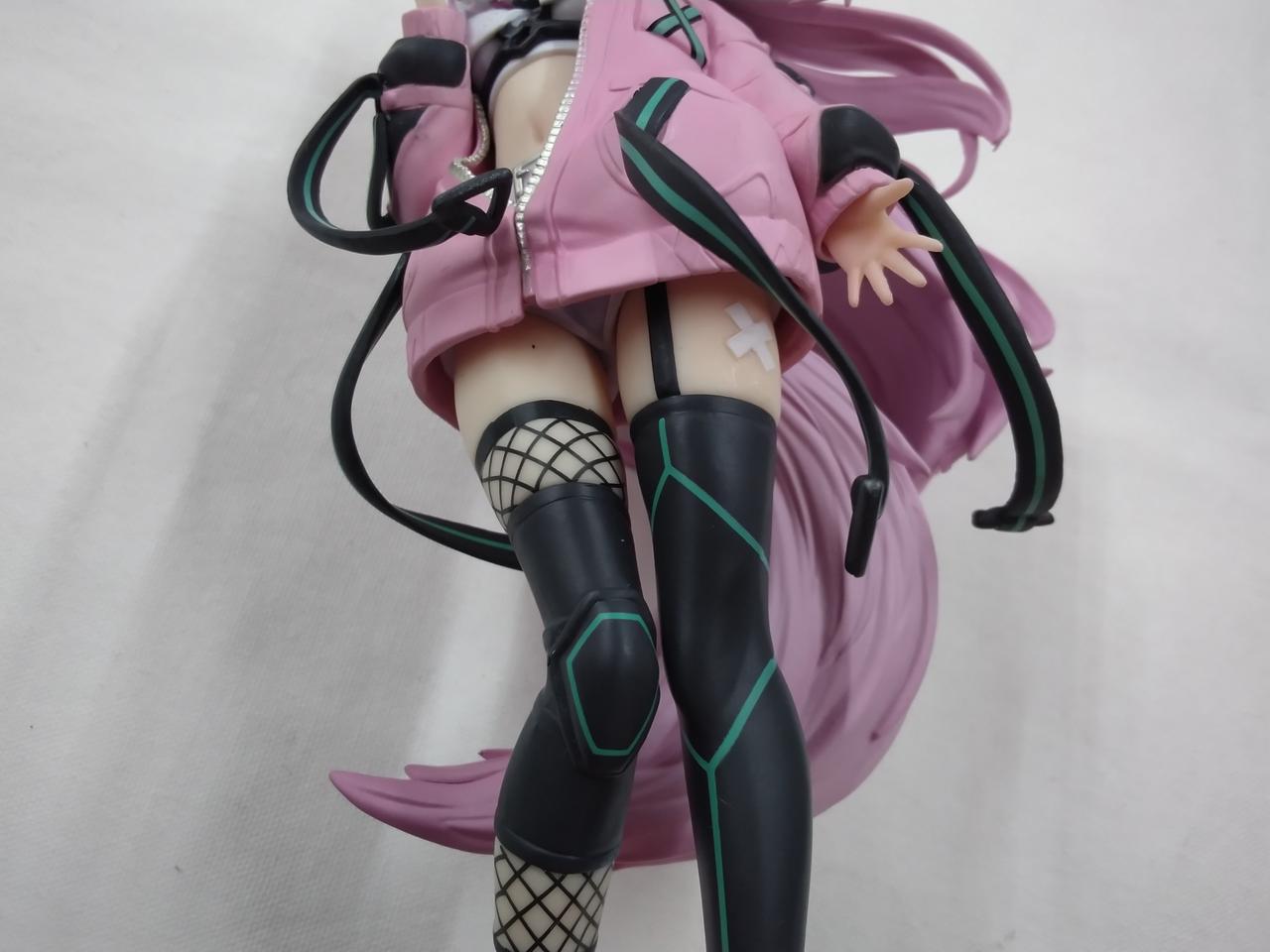 太もものところに黒い汚れあります