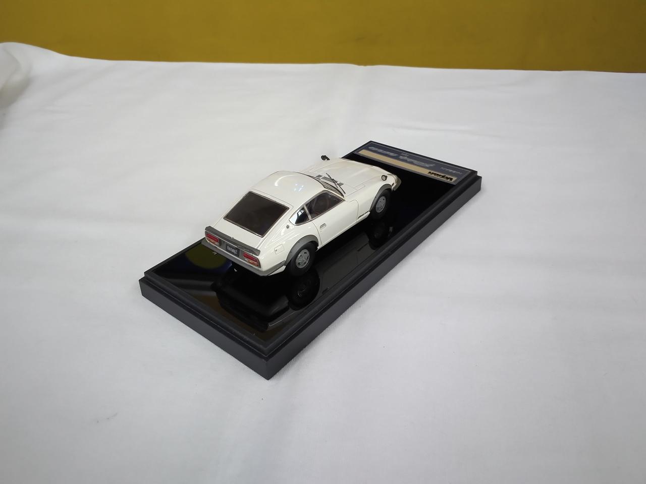 右ワイパーが少し浮いています