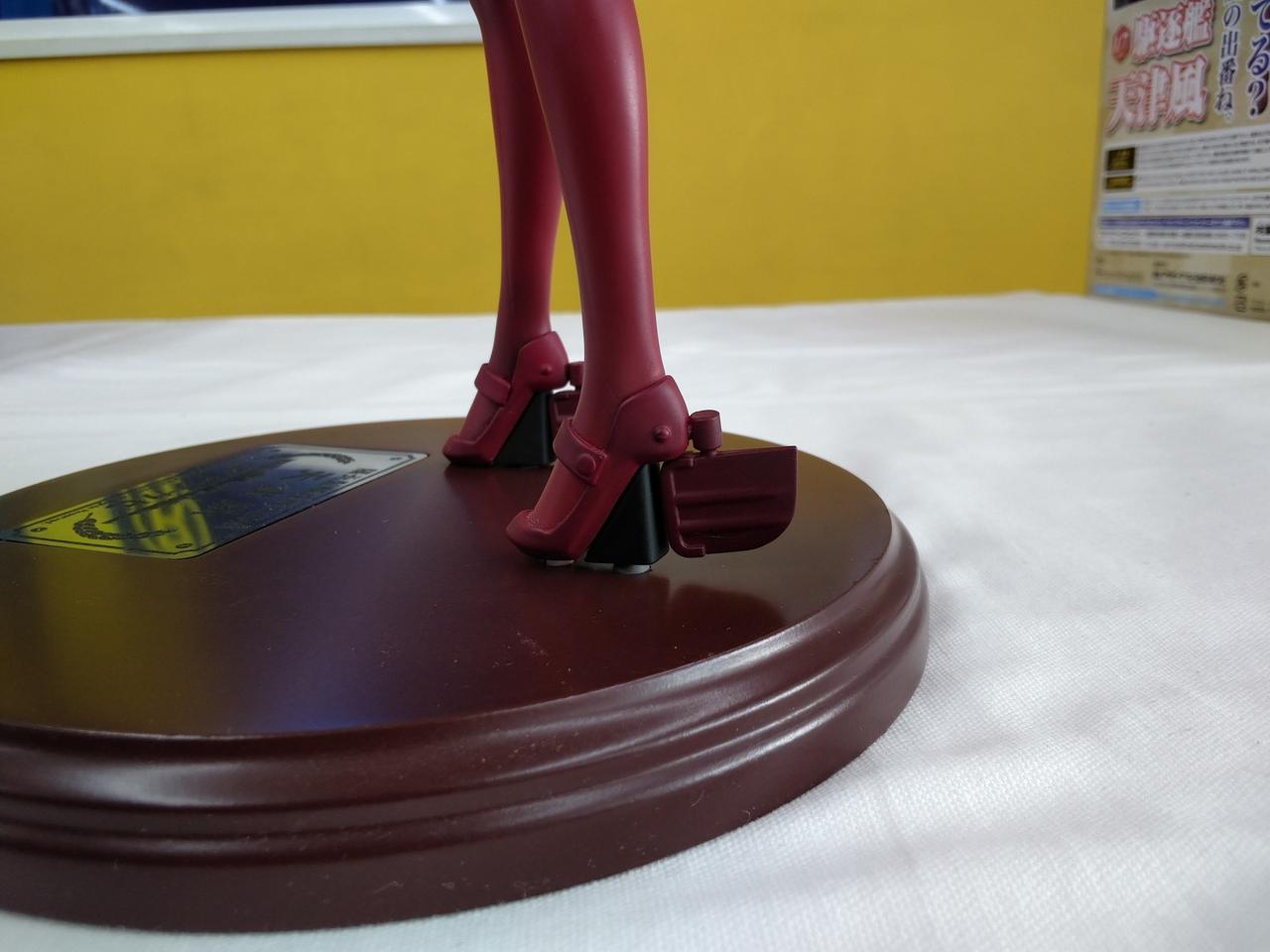 左足かかとパーツ接着してあります