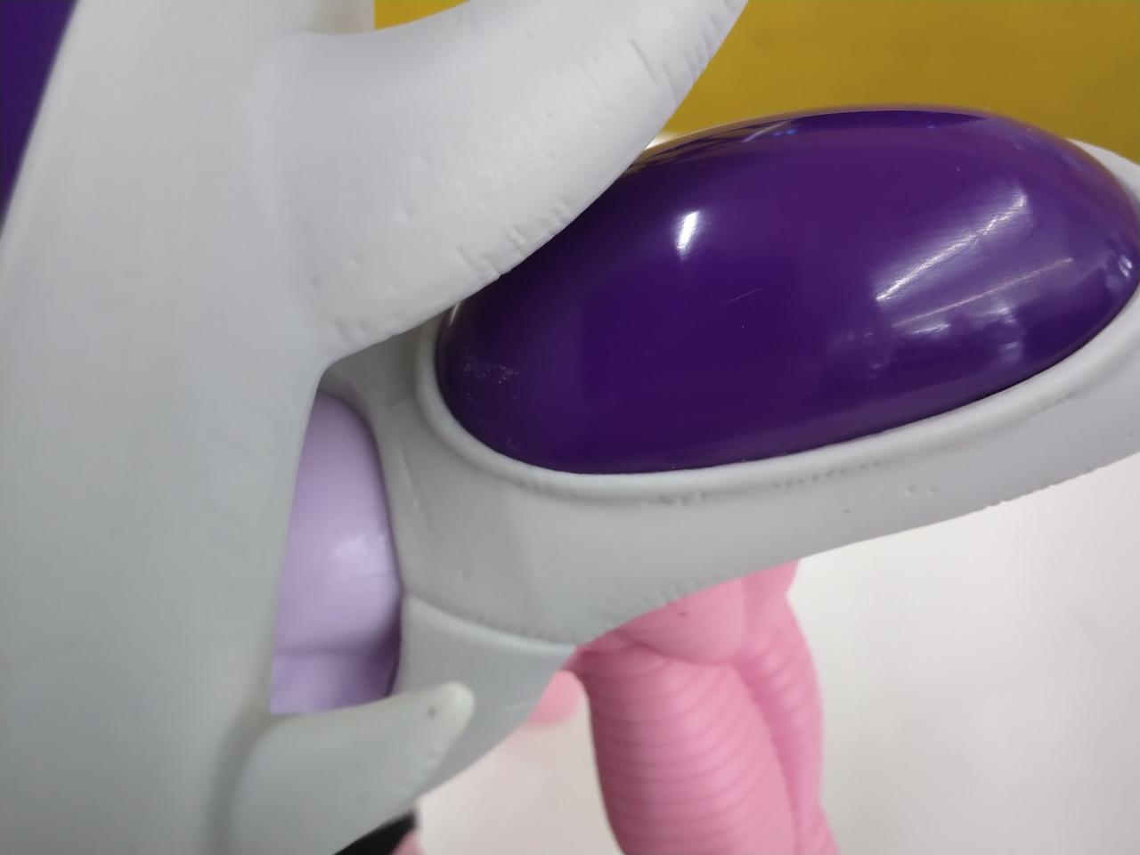 肩の付け根ぐらいに傷あります