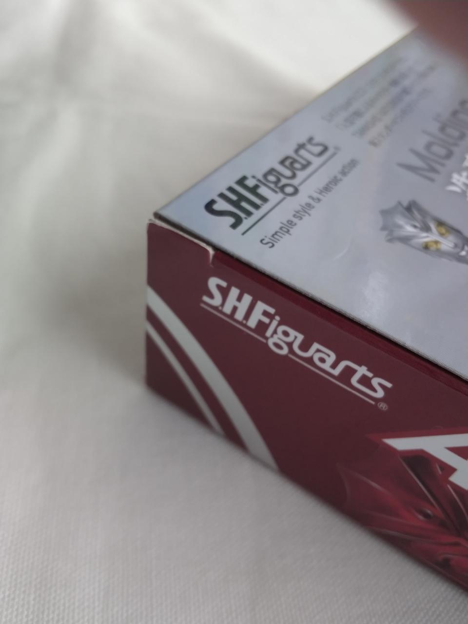 箱の角に少々傷みあり