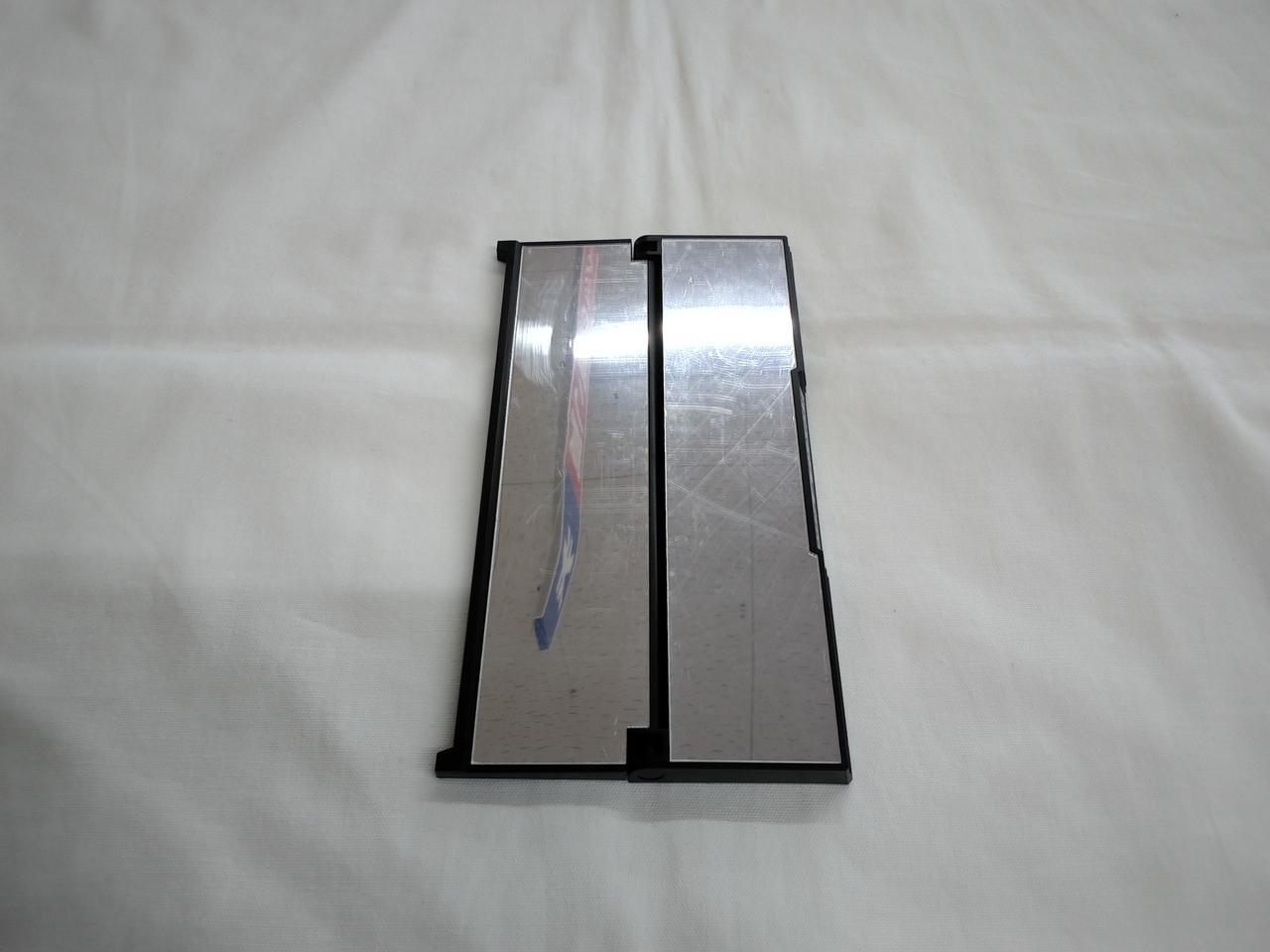 ミラー部分キズ多いです