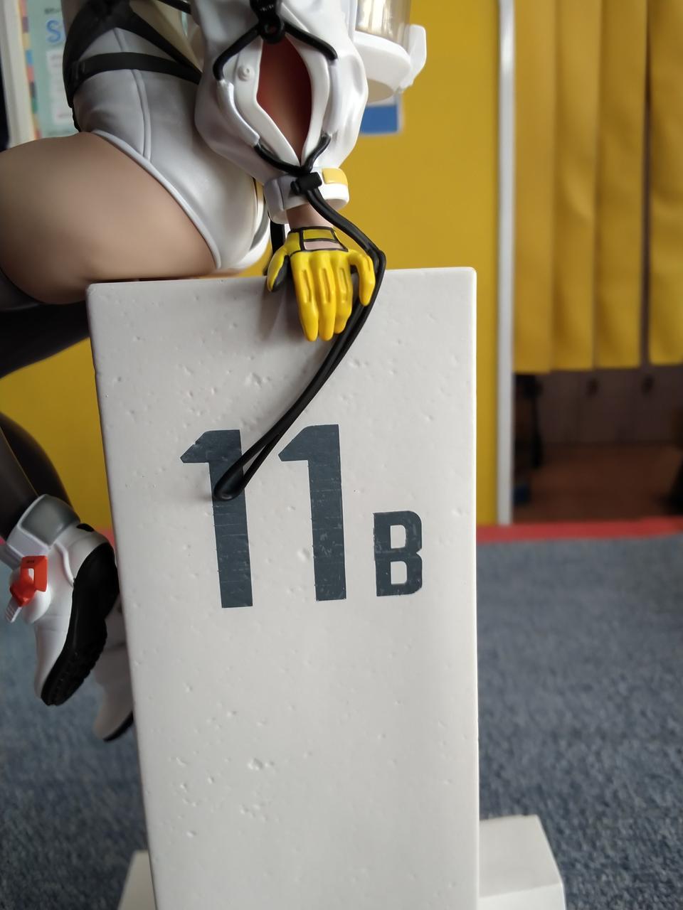 袖紐歪んでいます