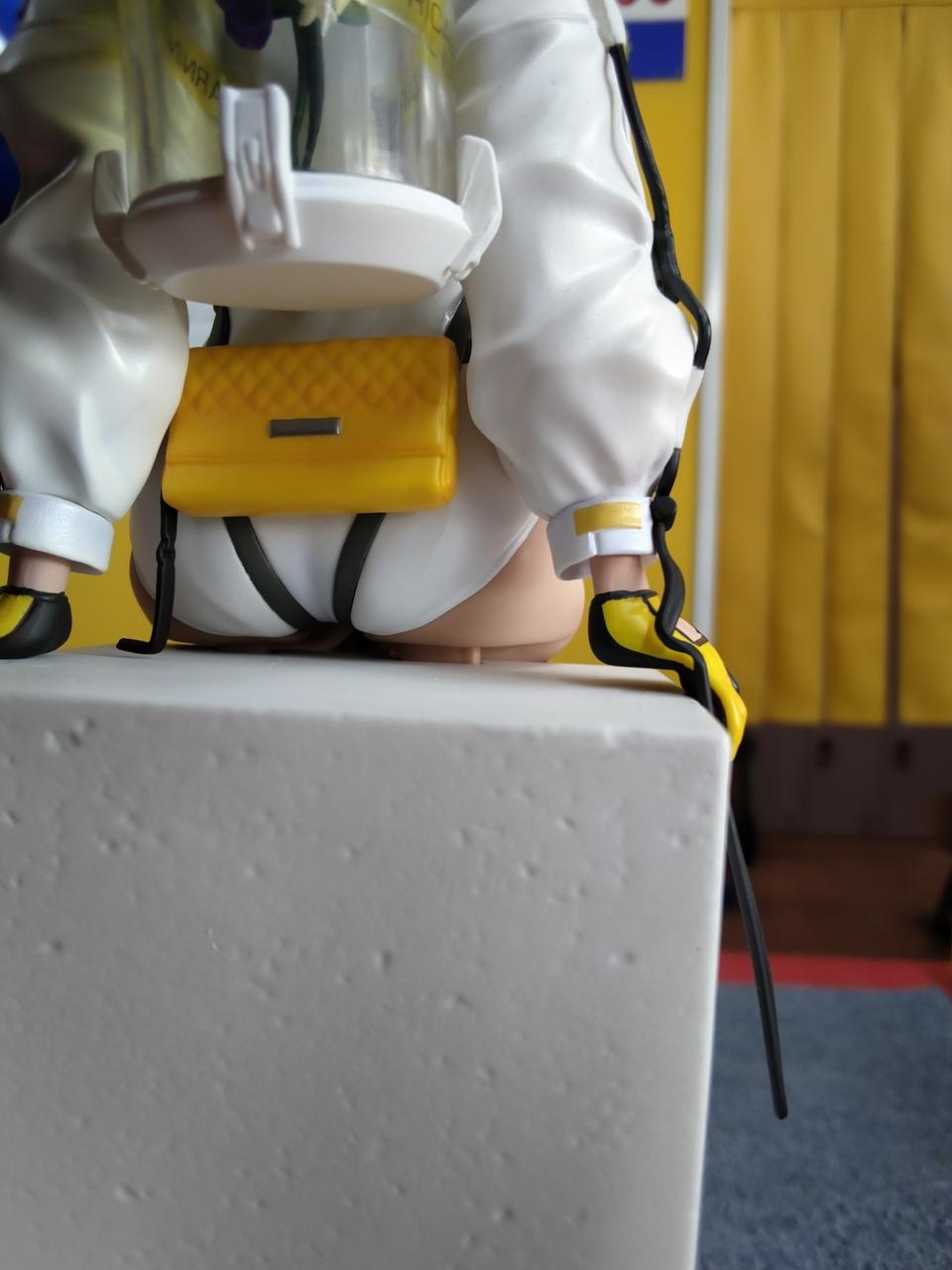 袖紐歪んでいます