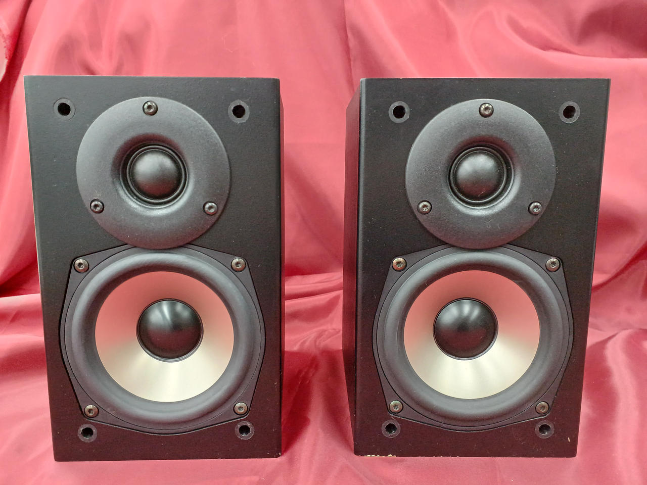 スピーカー・ウーファー KEF Q9c & ALR JORDAN ENTRY 2M スピーカー・ウーファー KEF Q9c & ALR JORDAN ENTRY 2M ALR