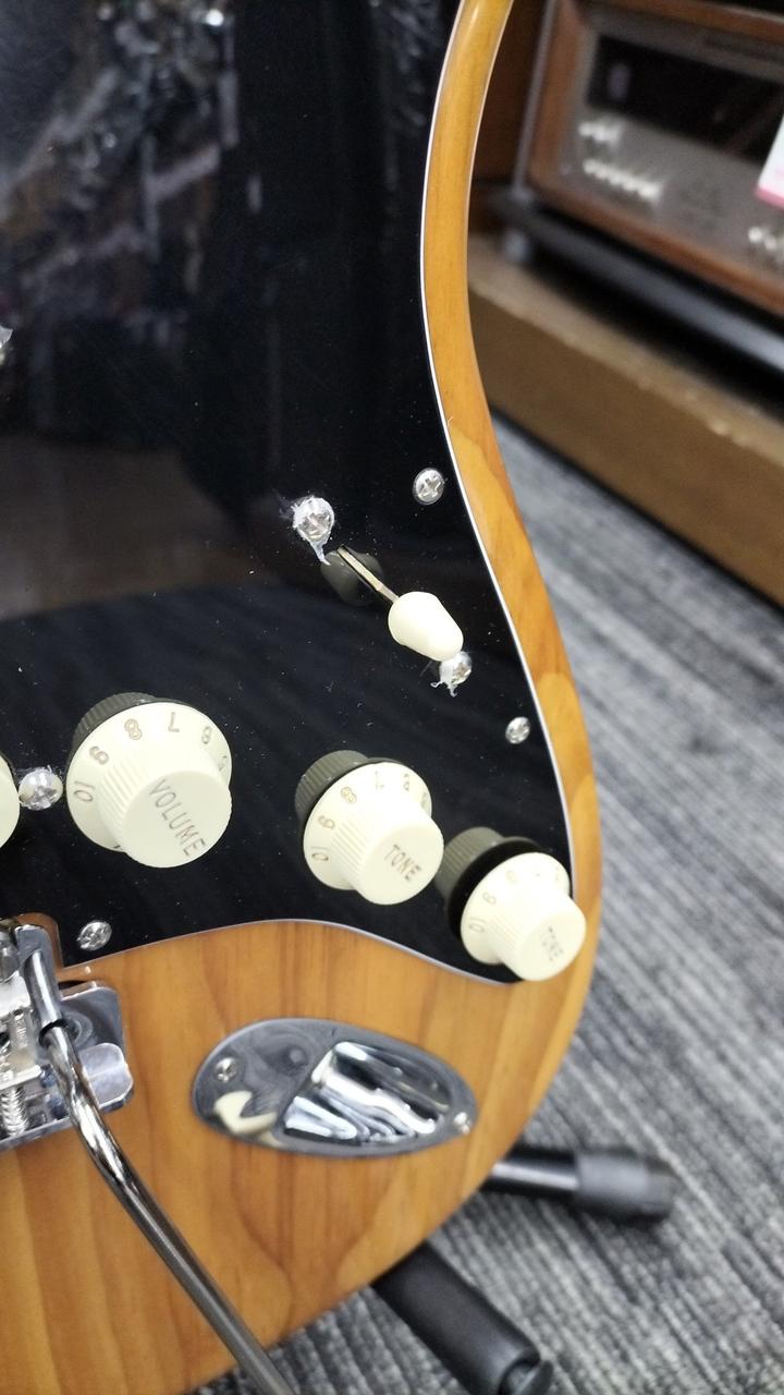 【新品同様】COMBAT GUITARS オーダー品　ストラトキャスタータイプ フェンダー(FENDER)|ストラトキャスタータイプ|HARDOFFオフ