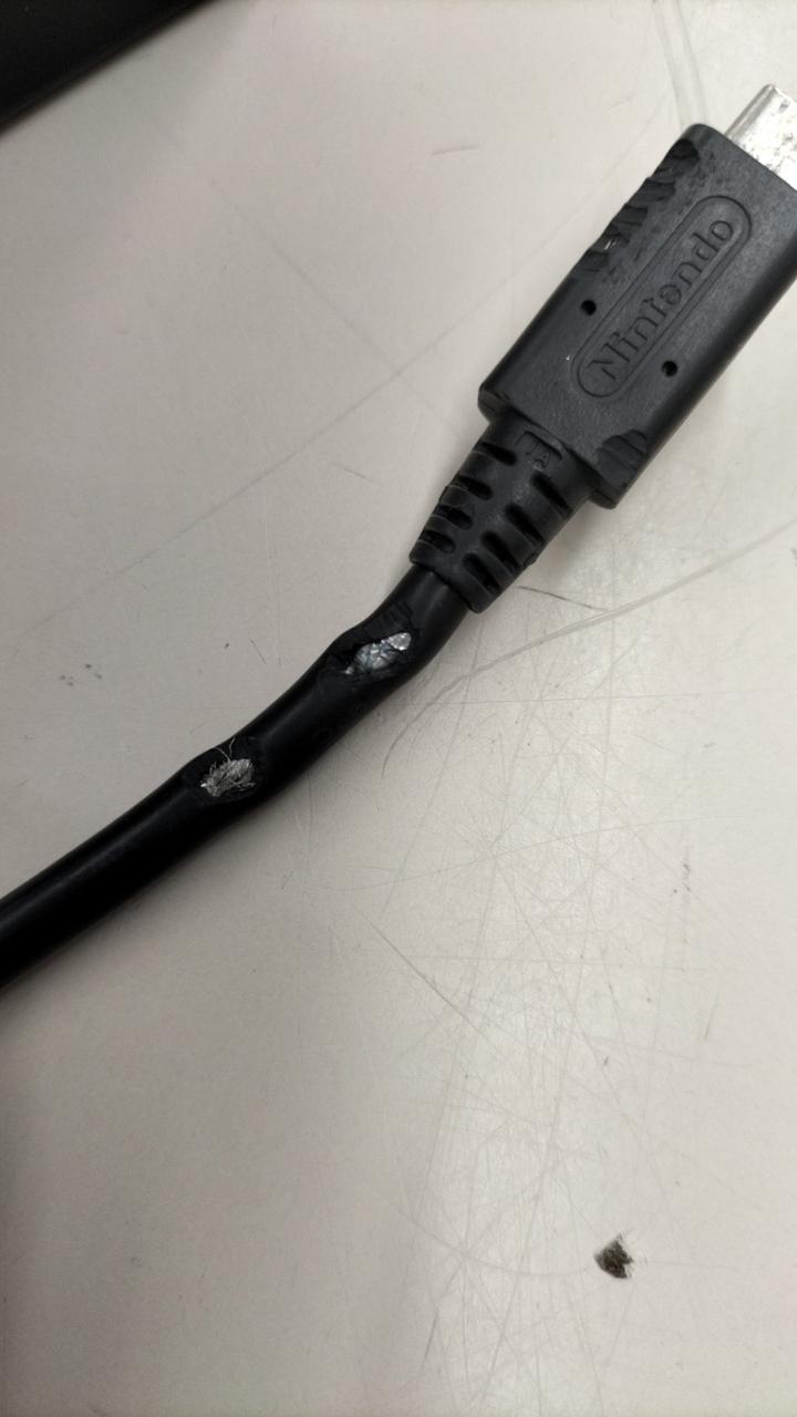 ケーブルイタミ有ります