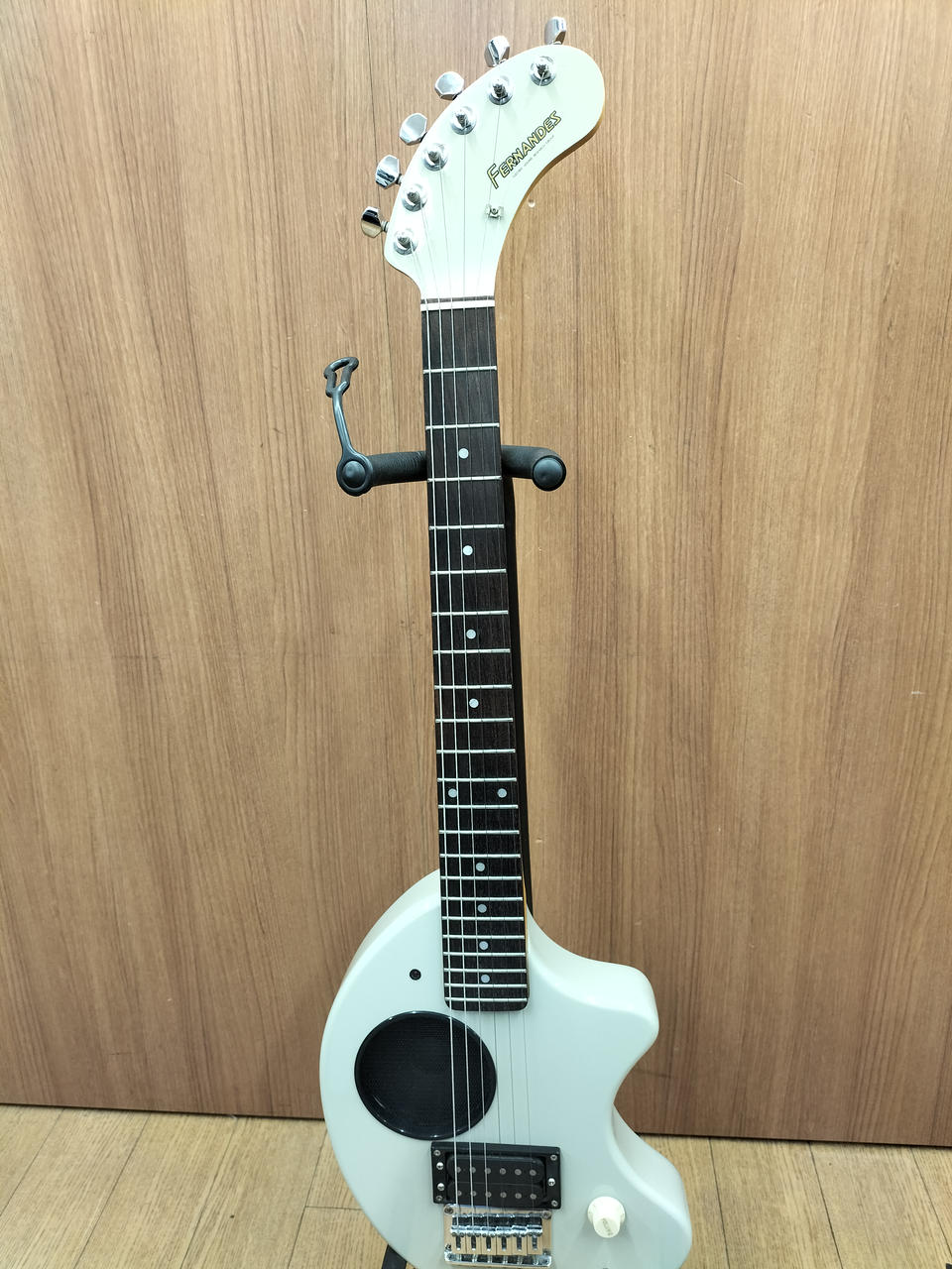 希少品 FERNANDES Zp怪獣ブースカ 円谷プロ アンプ内蔵 ギター 希少品 FERNANDES Zp怪獣ブースカ 円谷プロ アンプ内蔵 ギター 希少品