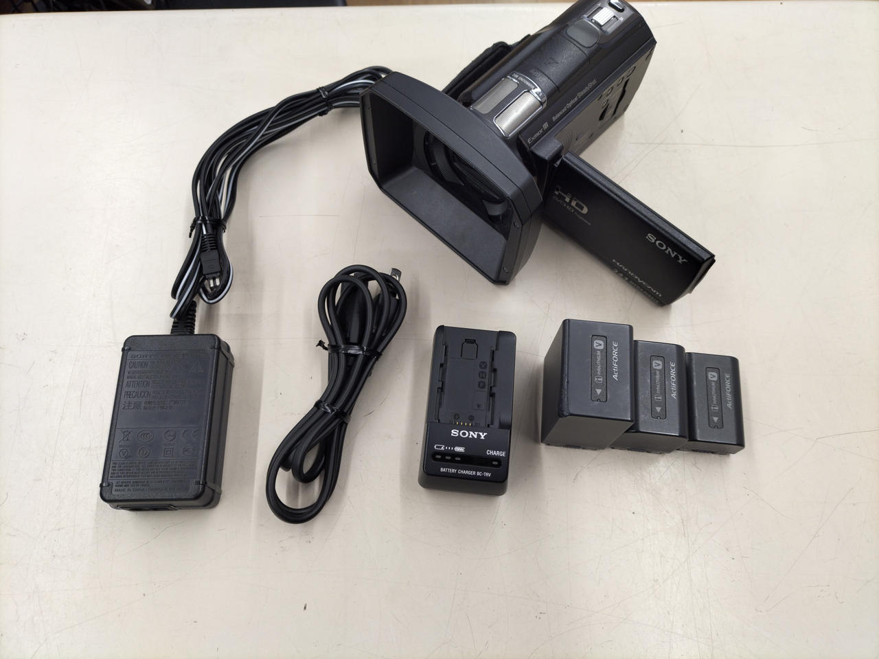 ジャンク品　SONY HDR-CX720V 通電　バッテリー付き Amazon.co.jp: SONY HDビデオカメラ Handycam CX720V ブラック