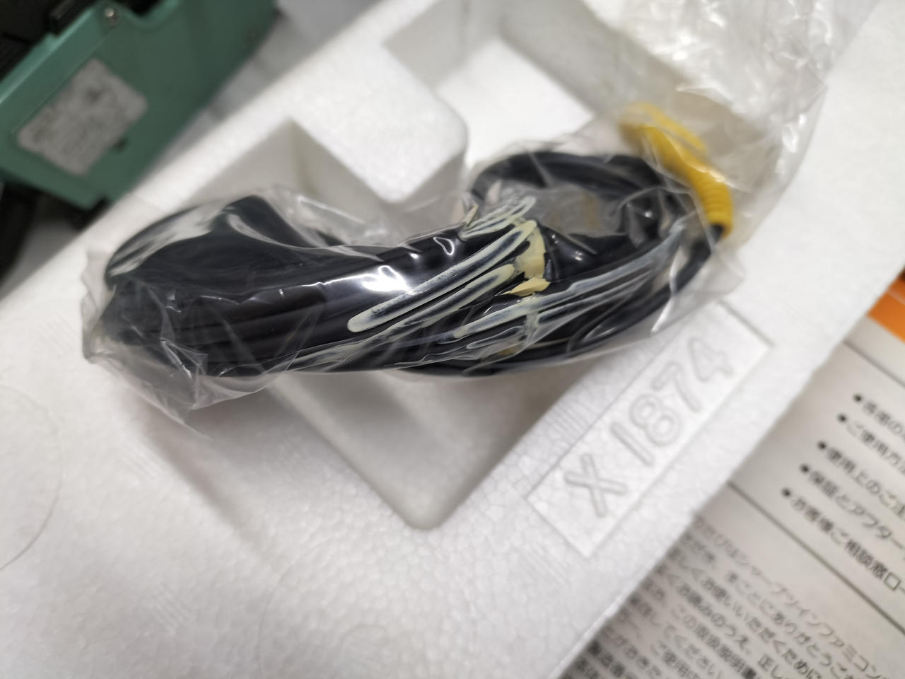 ケーブル留めていた輪ゴム溶けてます。