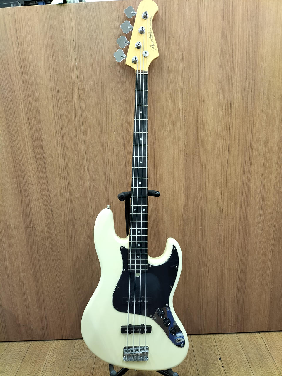バッカス？ ジャズベース　リフィニッシュ　そこそこ美中古品 バッカス(BACCHUS)|エレキベース|HARDOFFオフモール（オフモ