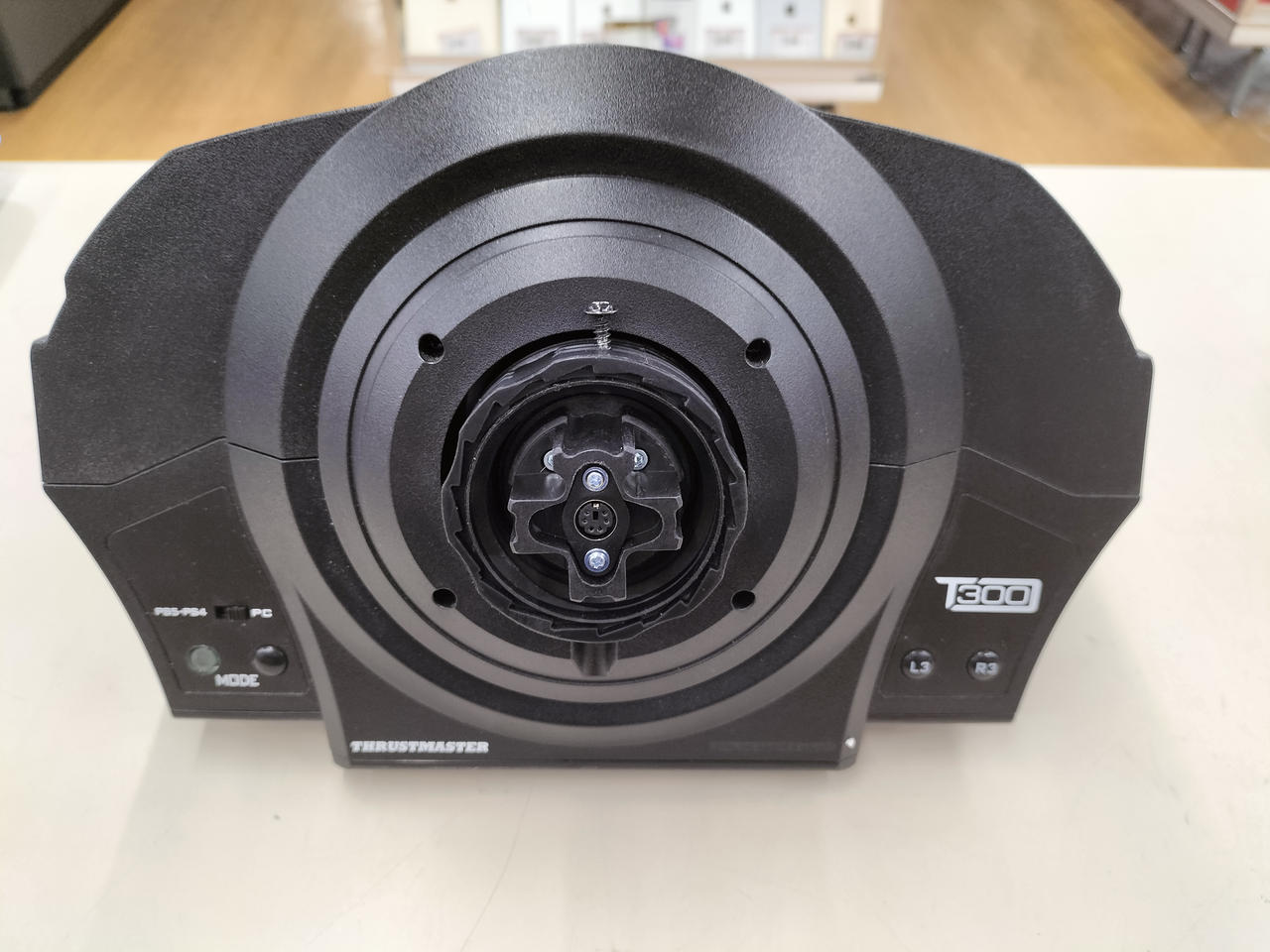 スラストマスター(THRUSTMASTER)|ステアリングコントローラー