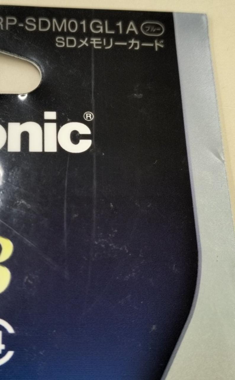 スリキズ有ります。