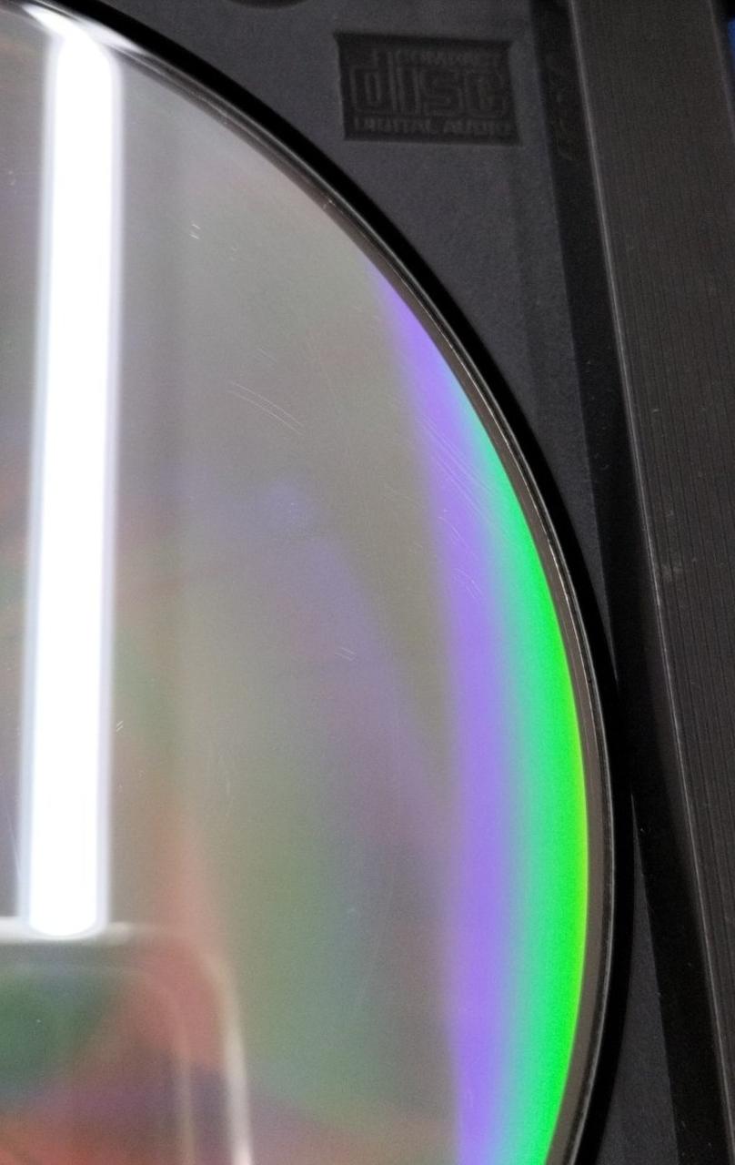 スリキズ有ります。