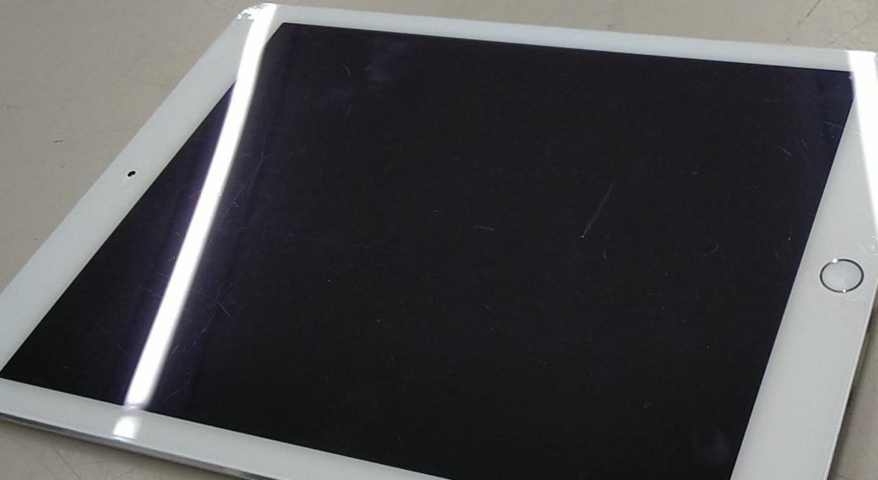 画面にキズがあります。