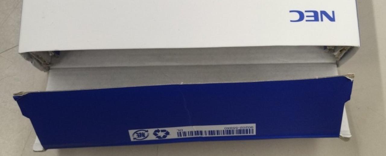 箱が強引に開けたらしく破損してます。